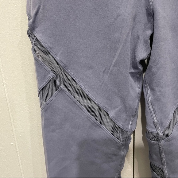 Alo Yoga Lavender Mesh Cutout Cropped Leggings - Picture 4 of 10